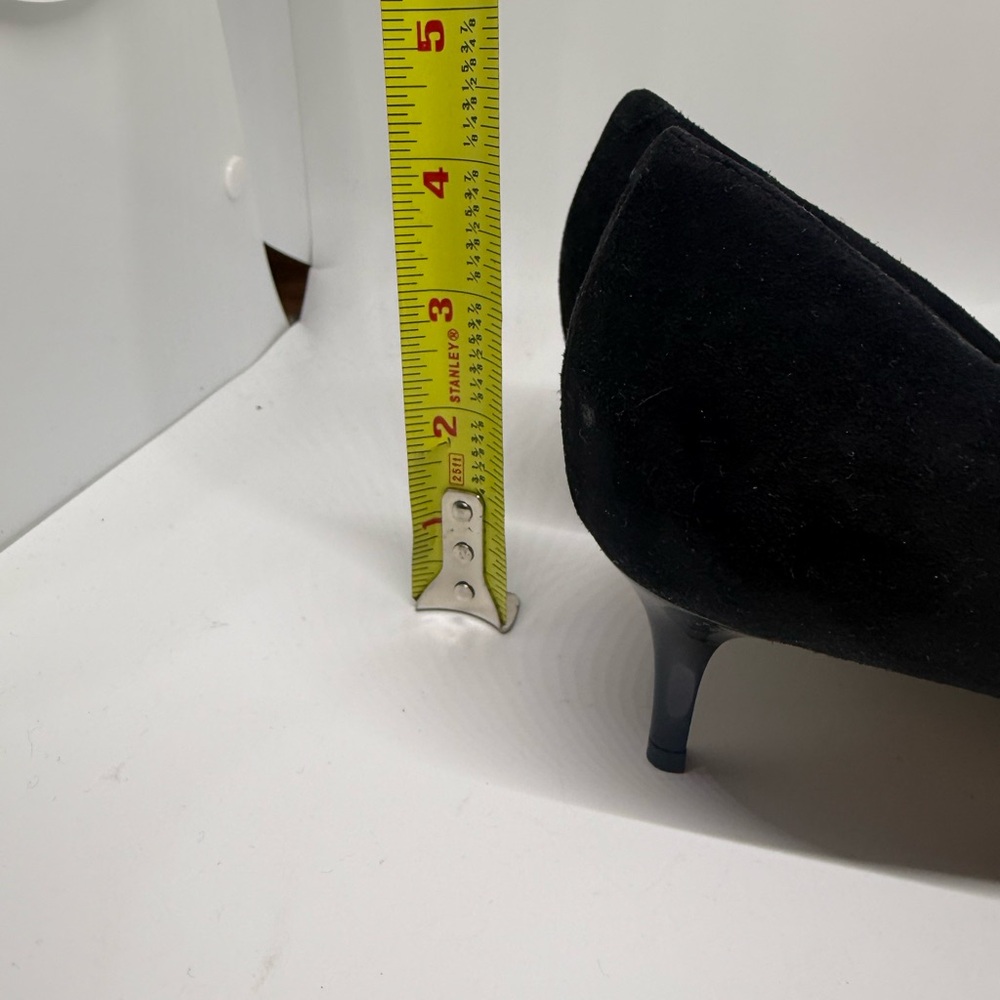 Prada Women's Elegant navy patent leather Heels - Picture 13 of 13